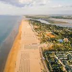 דירה With Pool View-beahost