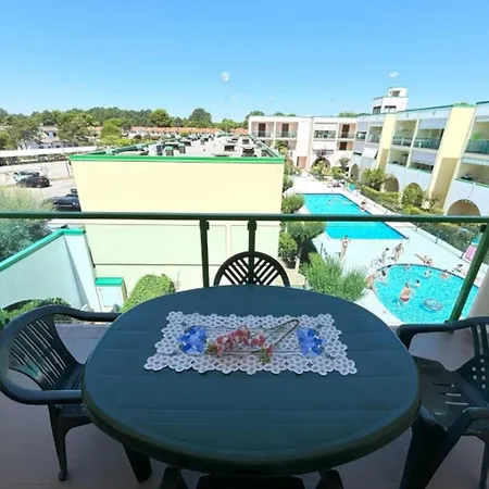 With Pool View-beahost דירה ביביונה